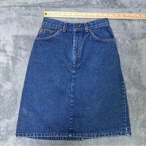 Vintage 70s Levi's A-line jean skirt. Size 7, no stretch.